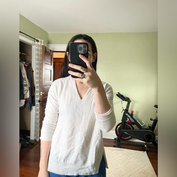 Inhabit 100% cashmere sweater cream v neck side button cozy warm winter - Picture 2 of 6